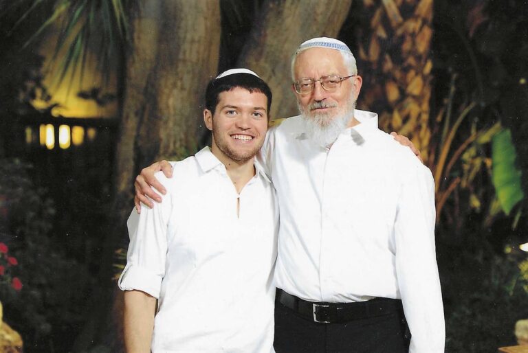 דובי עם אביו מאיר ביום החתונה