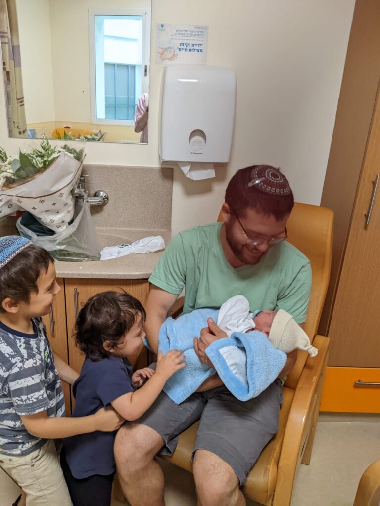 מתרגשים עם נועם מאיר הקטן