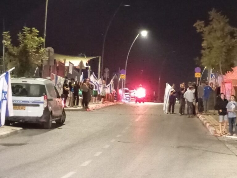 מסע הלוויה - אריאל