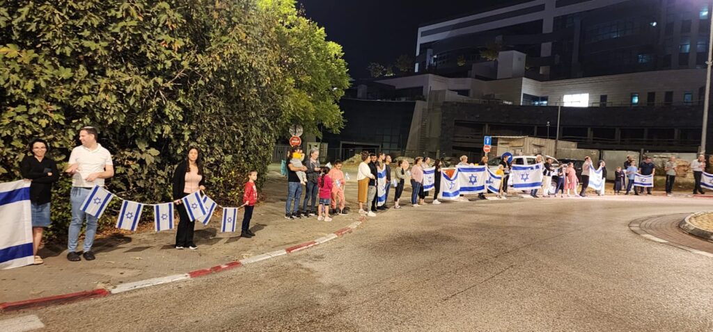 מסע הלוויה במעלות: דגלים לאורך הדרך