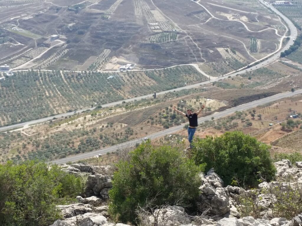 הספסל בהר חלוץ: ספסל שדובי בנה